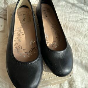 Nearly new ballet shoes, size 8